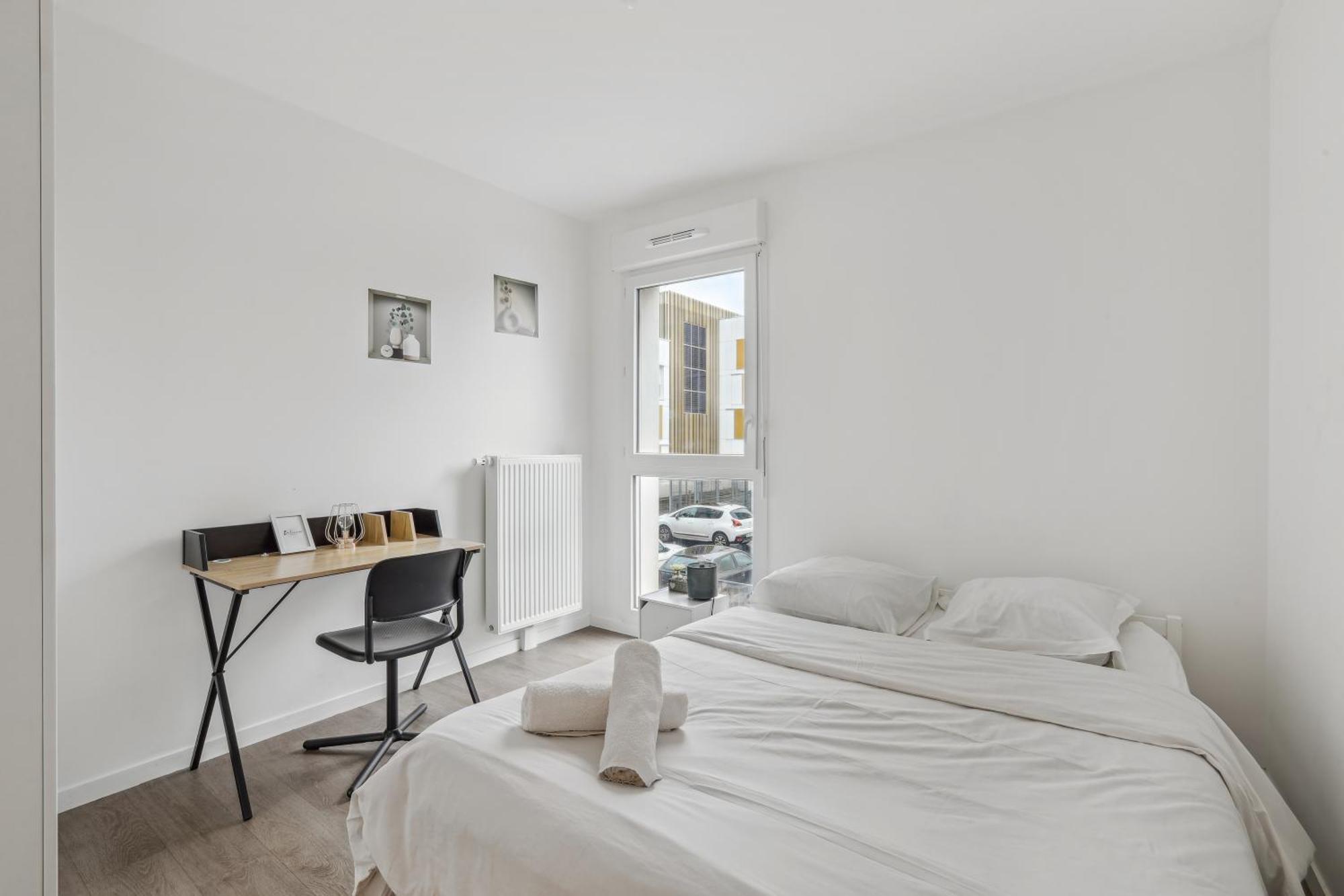 Chic Apart With Terace And Parking Apartment รูออง ภายนอก รูปภาพ